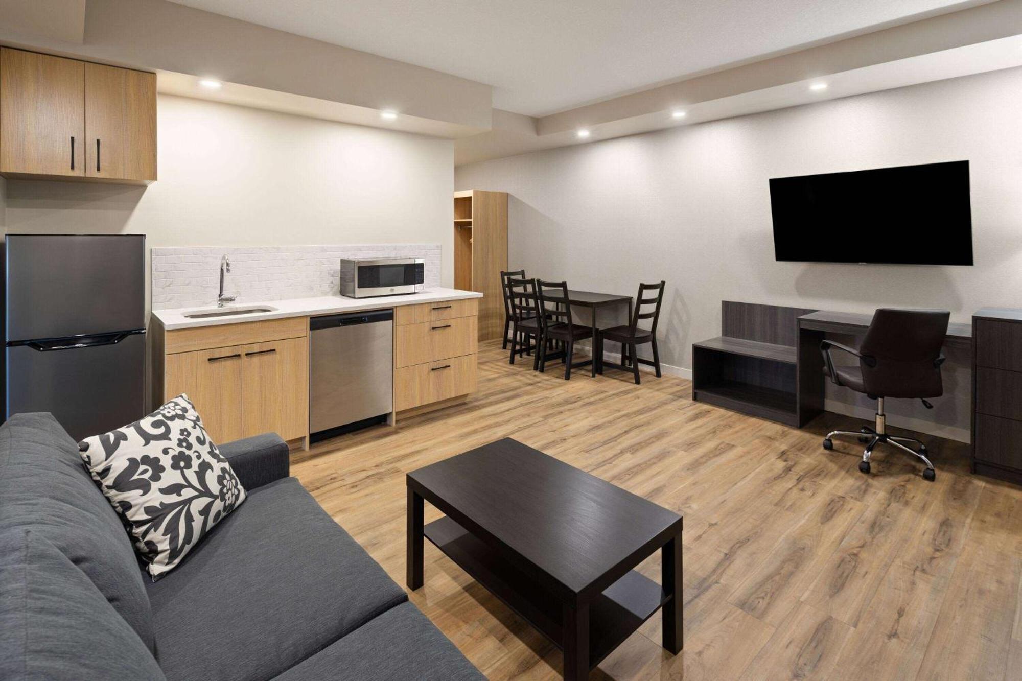 Two-Bedroom Suite with King and Queen Bed - Non-Smoking